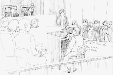 法廷のスケッチ。高い位置の席に座る裁判官2人、その正面にある証言席に座る原告、証言席を挟んで向かい合う形の国側・被爆者側の席が描かれている。